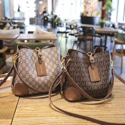Women's large-capacity bucket bag, retro, medieval, fashionable, versatile one-shoulder crossbody bag, women's presbyopic bucket bag