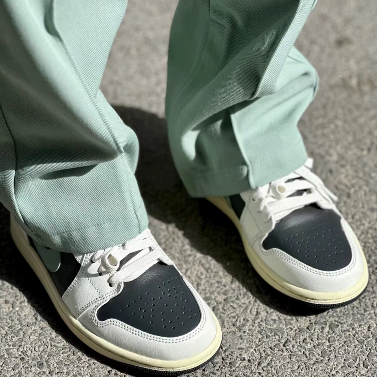 Air Jordan 1, низкие кроссовки для мужчин и женщин, баскетбольные тёмно-синие спортивные кроссовки, натуральная кожа