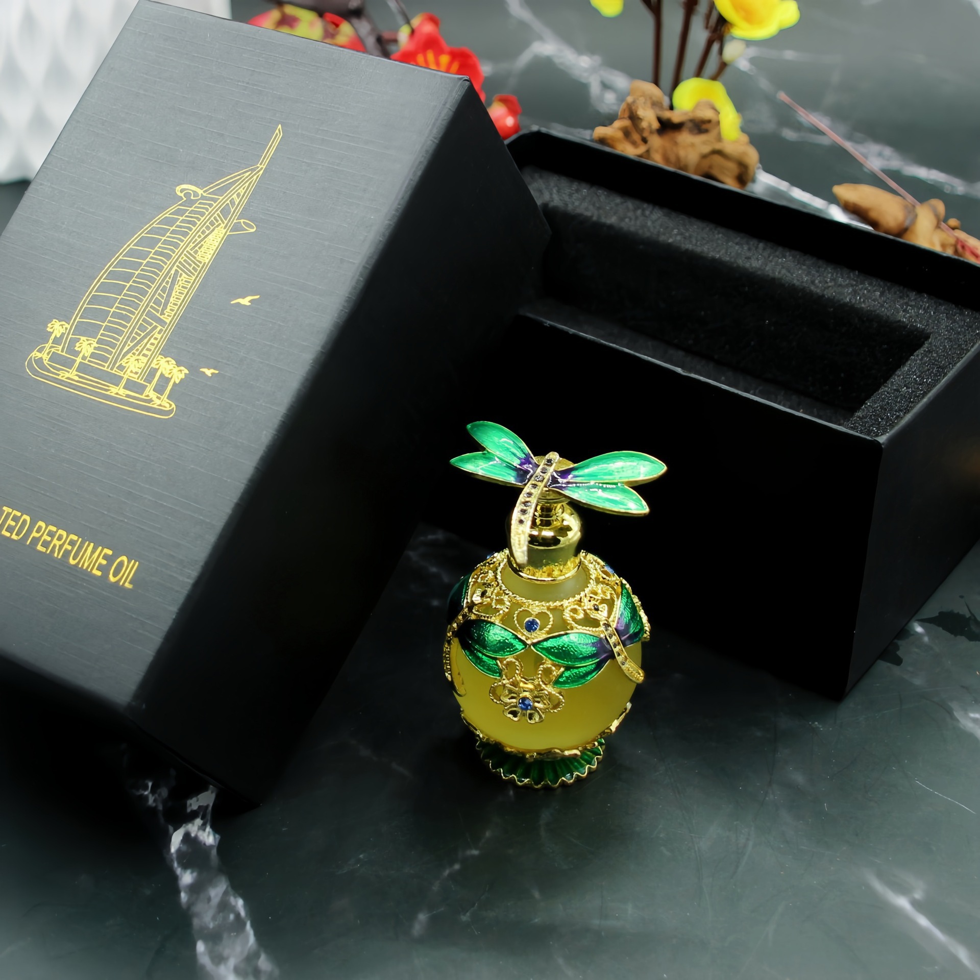 선물 상자에 담긴 녹색 만남