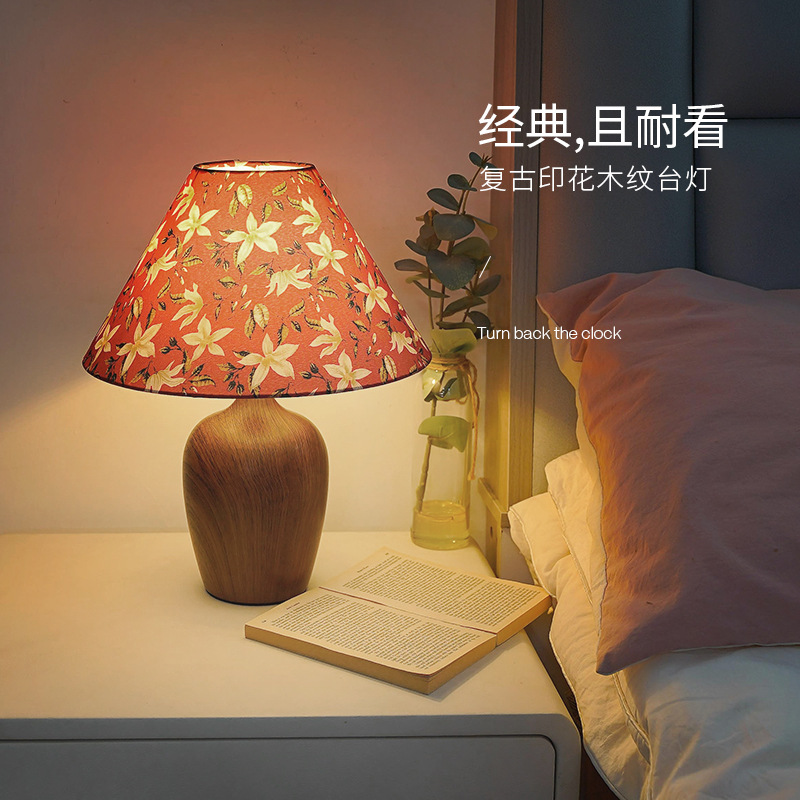 Lámpara de mesa de cabecera de dormitorio con impresión retro, lujo ligero, sensación de alta gama, decoración de lámpara de mesa nórdica, ambiente de estudio, luz de noche, habitación
