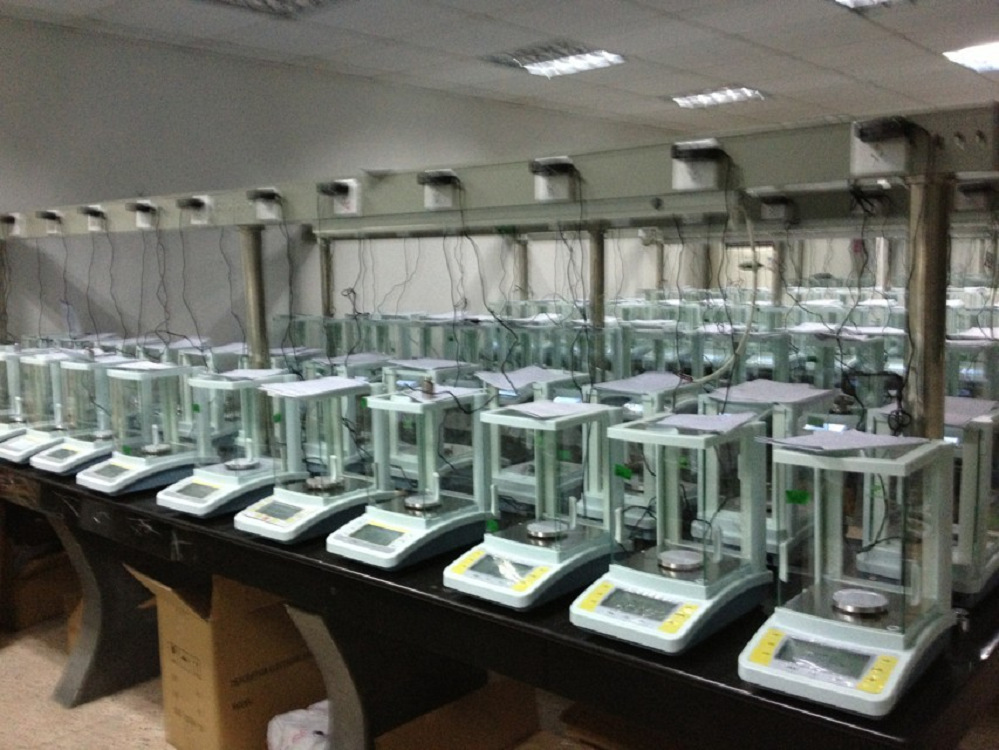 电子分析天平（220g/0.1mg) 型号:FA2204C  库号：M355817