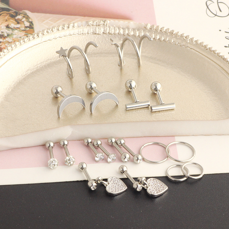 16G labret stud size and finish detail