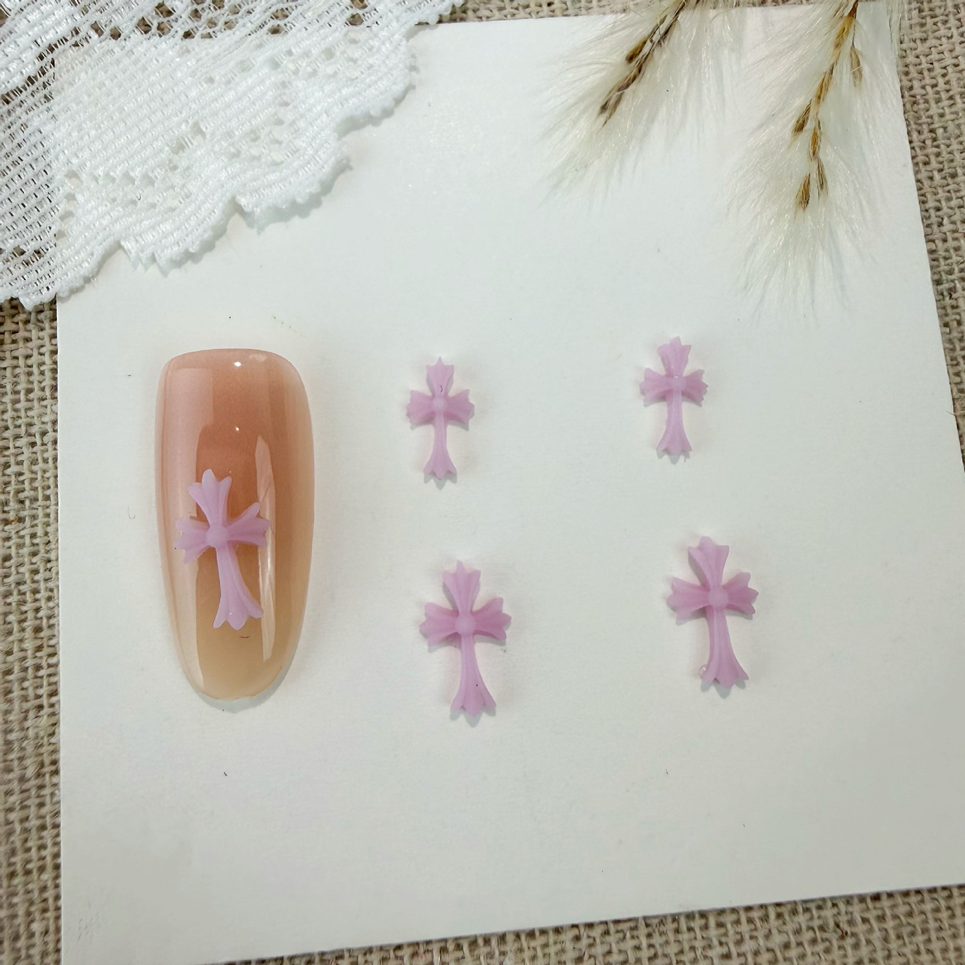 Fábrica de joyas de uñas cruz transfronterizas resina diy color tridimensional cro corazón teléfono móvil caso accesorios de uñas lote