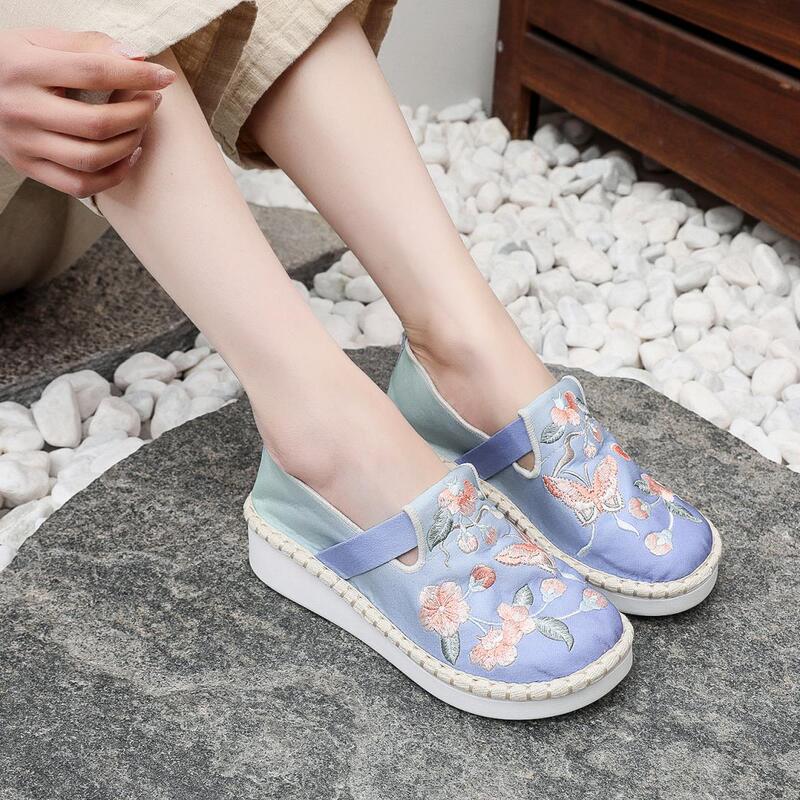 Palace Embroidery, Ancient Style, Literary Style, Ancient Han Dynasty Cloth Shoes, Mori Girl Silks and Satins Embroidered Butterfly Elegant Girls' Shoes
