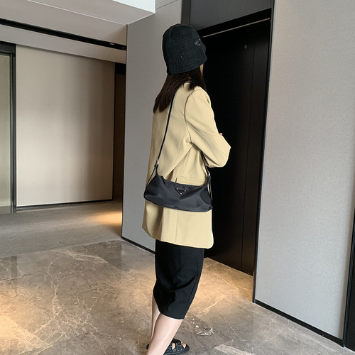 Summer  New Leisure Underarm Bag for Women, Simple Oxford Cloth Single Shoulder Bag, Croissant Bag, Crossbody and Hand-held Bag, Wholesale