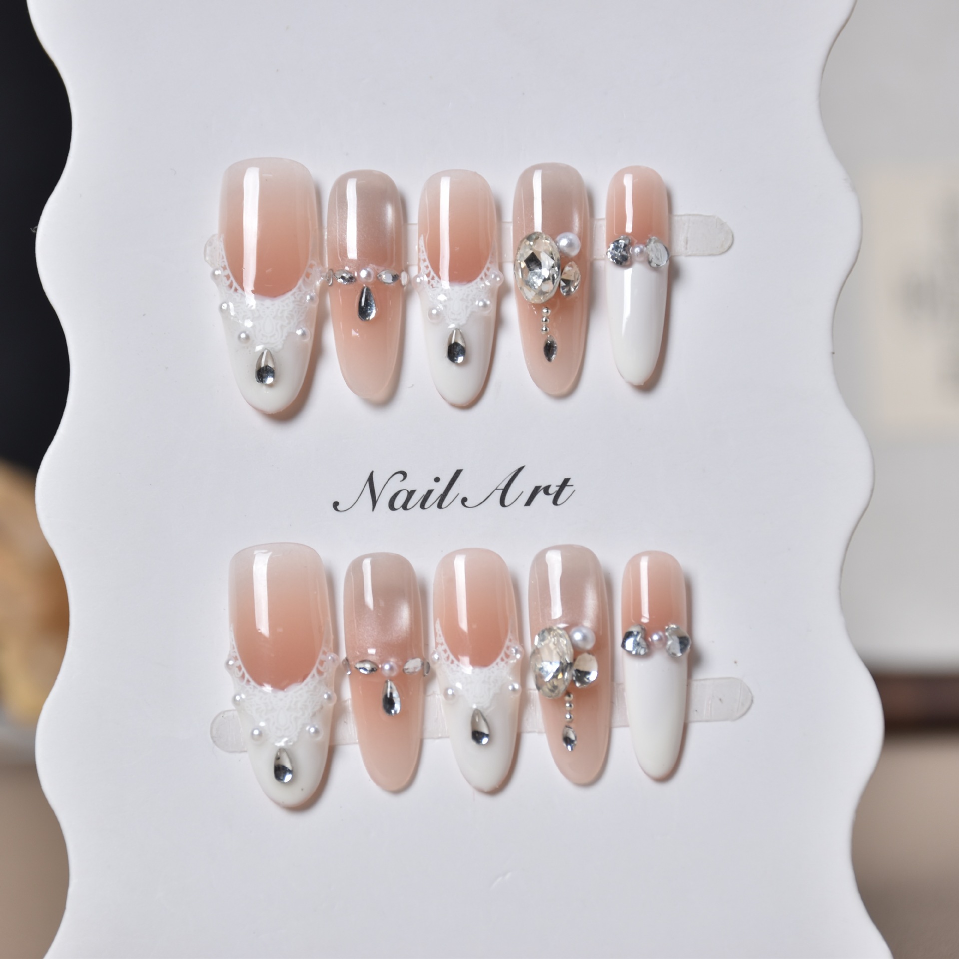 Ojos de gato hechos a mano oval largo desgaste de uñas productos terminados al por mayor pequeño rojo explosión blanco encaje francés manicure