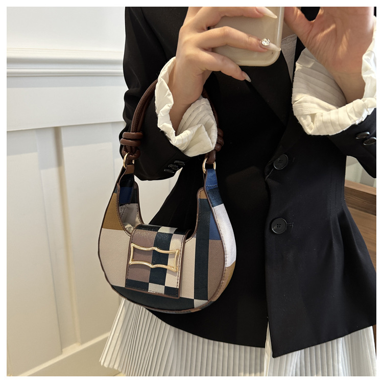 Textura de moda, estilo occidental, un solo hombro, bolso de hombro de color de contraste de personalidad de moda, 2024 nuevo bolso de hombro de verano