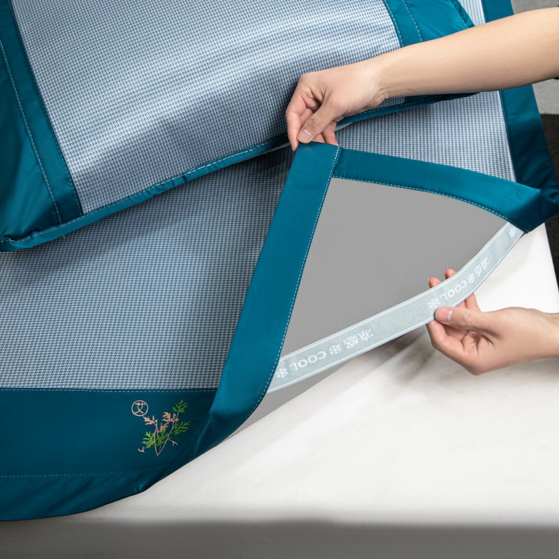 Category a Maternal and Infant Grade Mugwort Ice Silk Mat Three-Piece Set Machine Washable Foldableable Cool Silk Bed Sheetss Soft Mat Air Conditioner