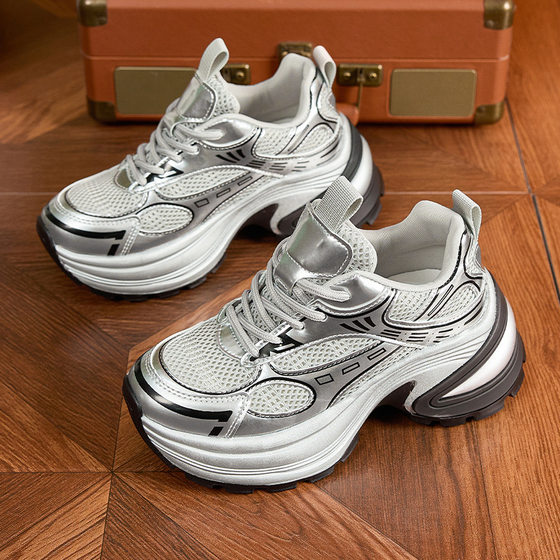 2025 Spring New Torre Shoes Ins Super Fire Thick Bottom Casual Shoes Small Height Height Slimming sneaker Women's Fashion