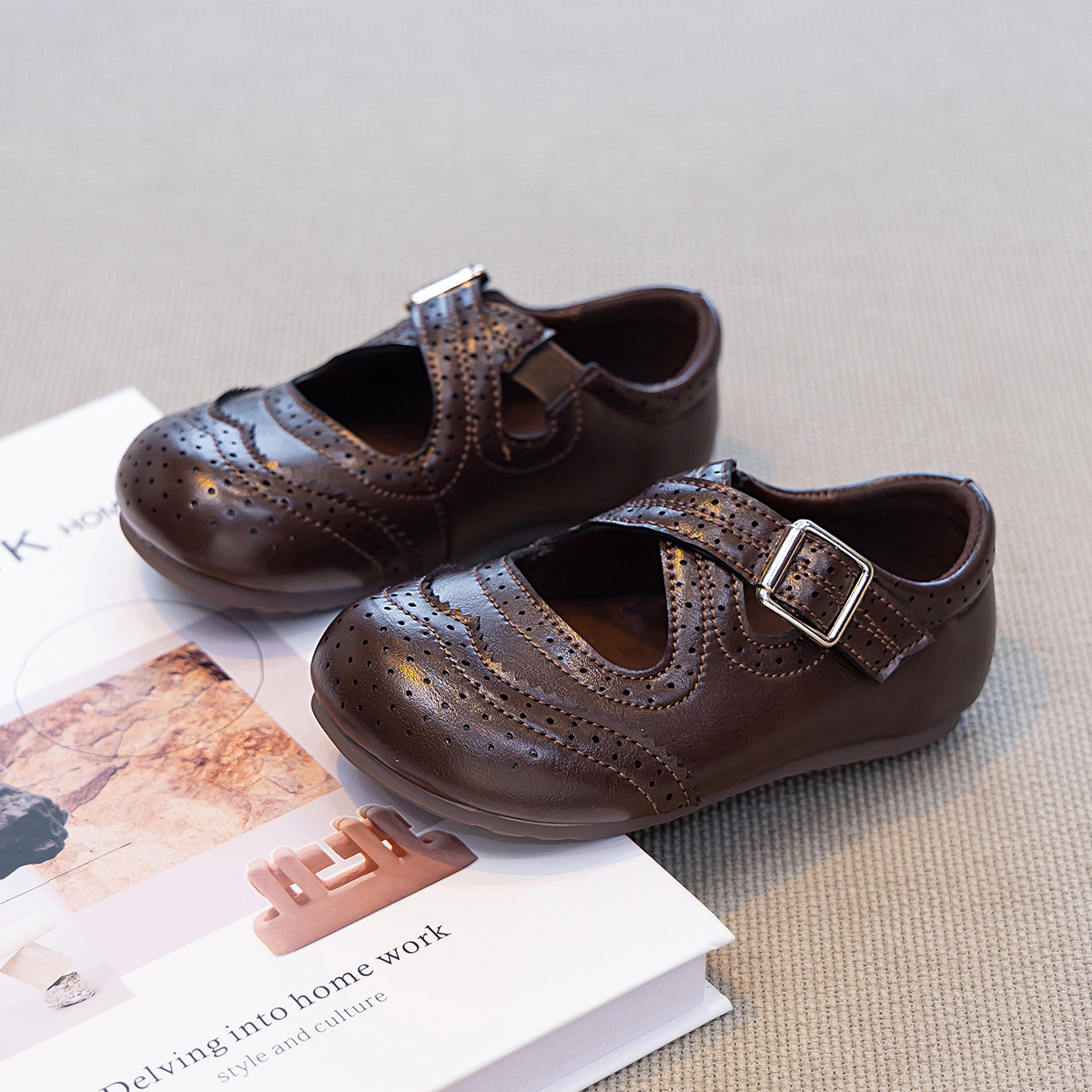 Niñas con suela suave Mary Jane zapatos de cuero de verano 2026 nuevos niños británicos huecos pequeños zapatos de cuero zapatos princesa image 3