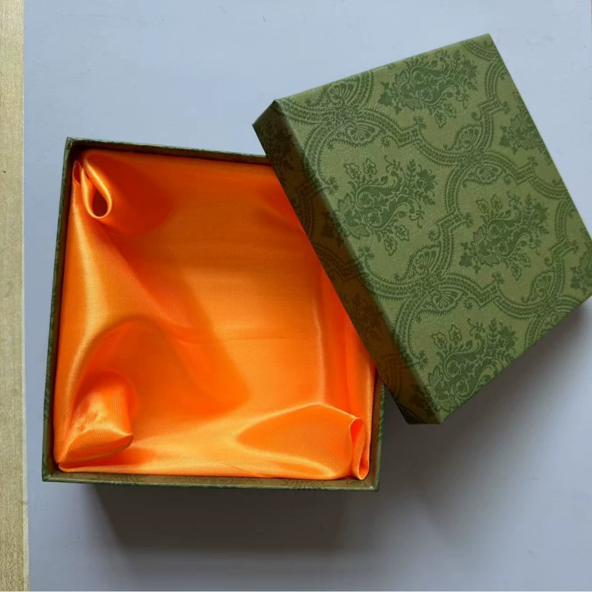 Apple, square gift box, Birthday gift, (Physicals)