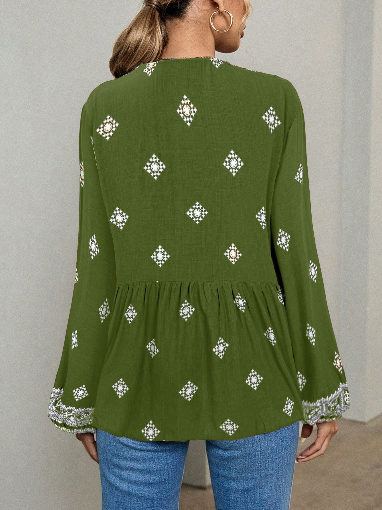 Chemise K New Retro à col semi-ouvert, lacets et manches lanternes amples_voghion.com