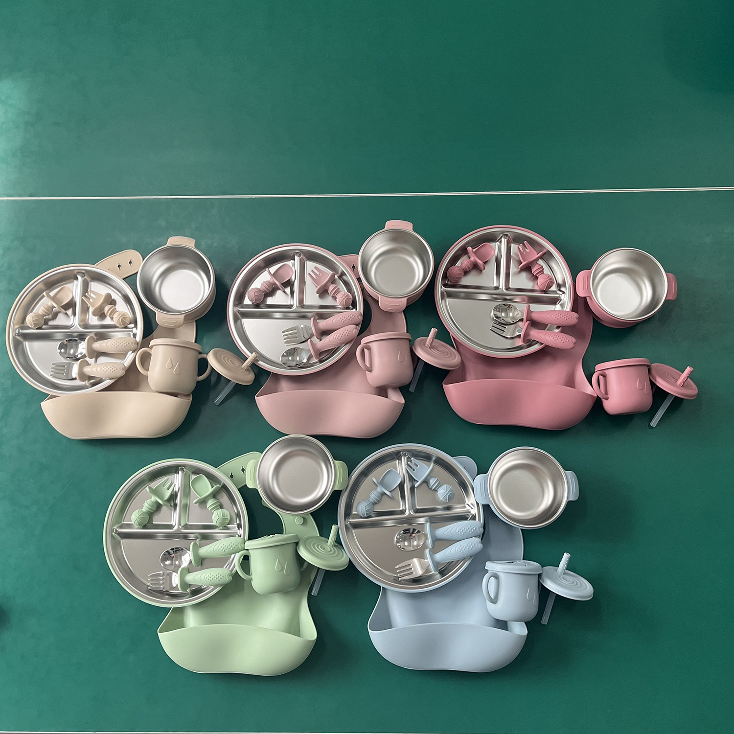 Platos de silicona personalizados para niños cucharas de tenedor cuchilla bacon ocho piezas set cubiertos set suministros para madres y bebés