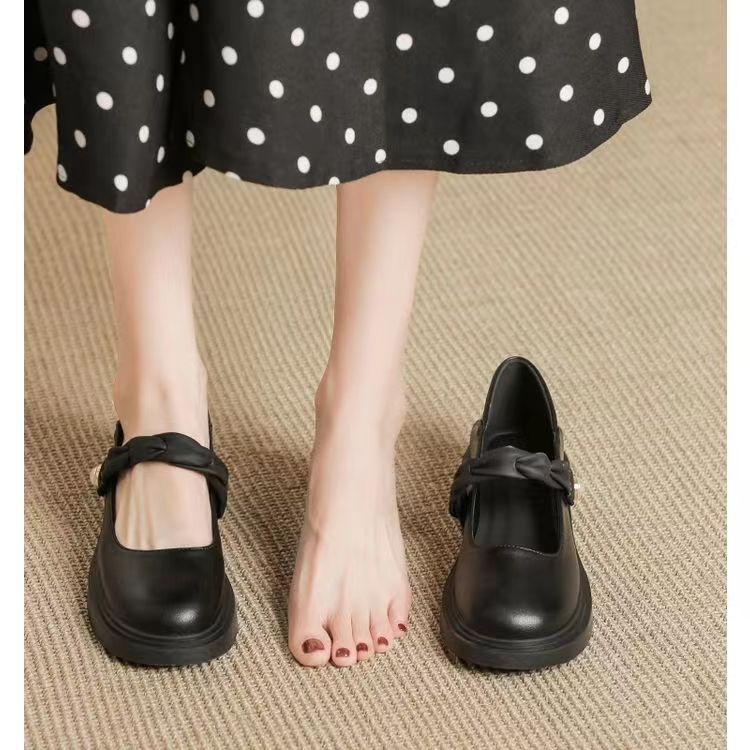 Retro estilo francés con suela gruesa y superficial zapatos de una sola mujer 2026 nueva primavera pequeña altura con zapatos de falda mary-zhen