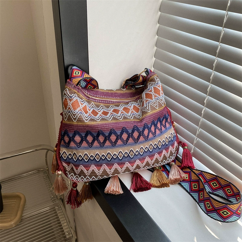 [Trend retro ethnic capacious shoulder bag one shoulder, trend of season, ethnic style]