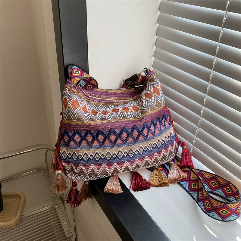 [Trend retro ethnic capacious shoulder bag one shoulder, trend of season, ethnic style]