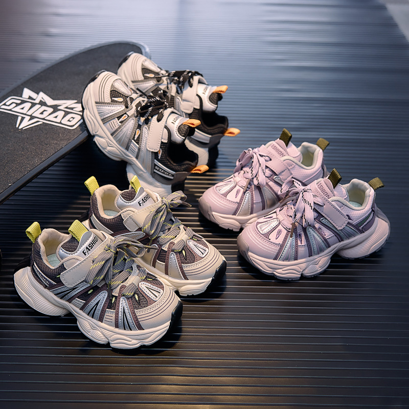 Zapatos deportivos para niños 2026 primavera nuevo tipo de zapatos de running de suela suave para niños zapatos transpirables de papá zapatos de estudiantes en stock