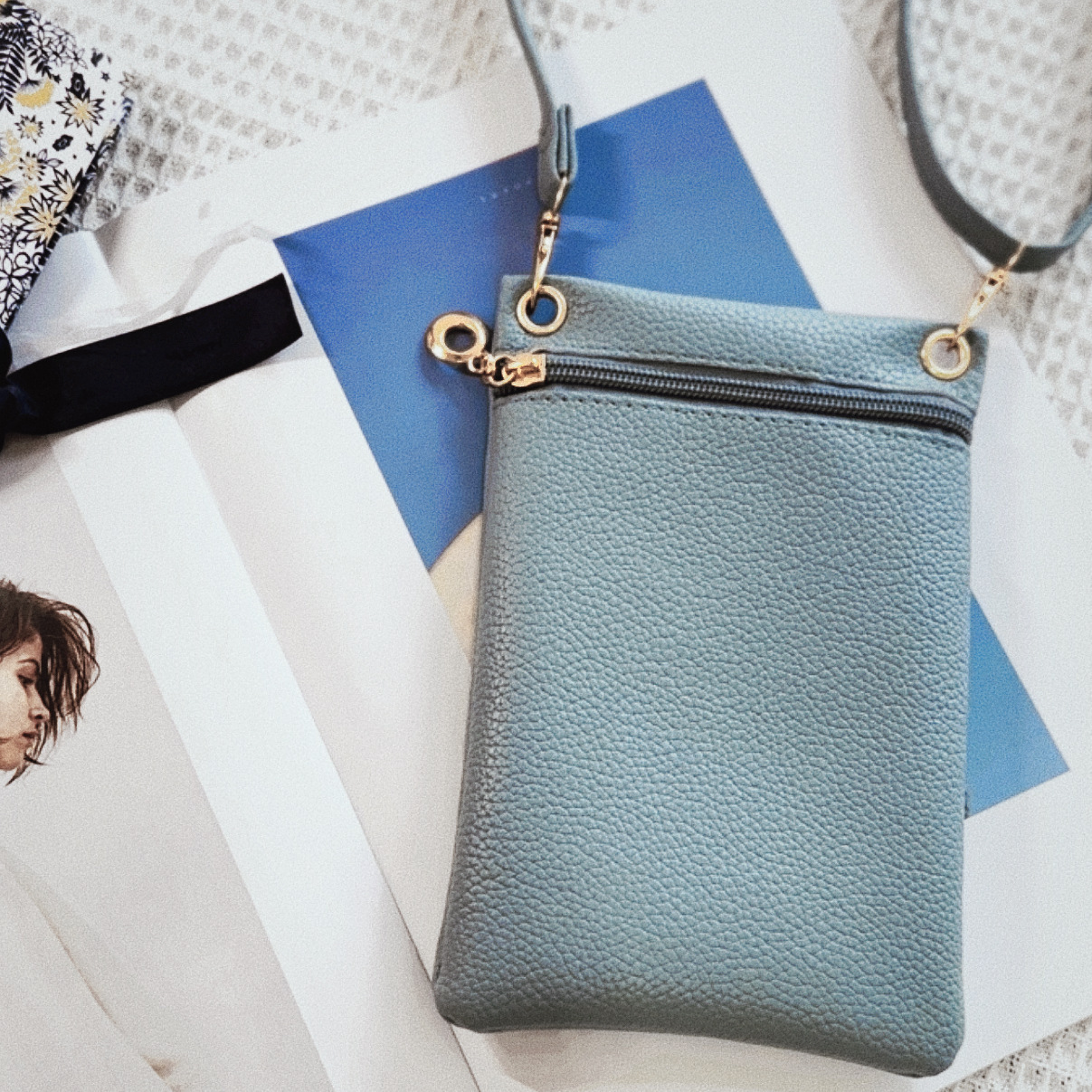 Sınır ötesi sıcak satış 2024 sonbahar ve kış yeni hakiki deri kadın çantası mini crossbody çanta basit küçük kare çanta yumuşak inek derisi cep telefonu çantası