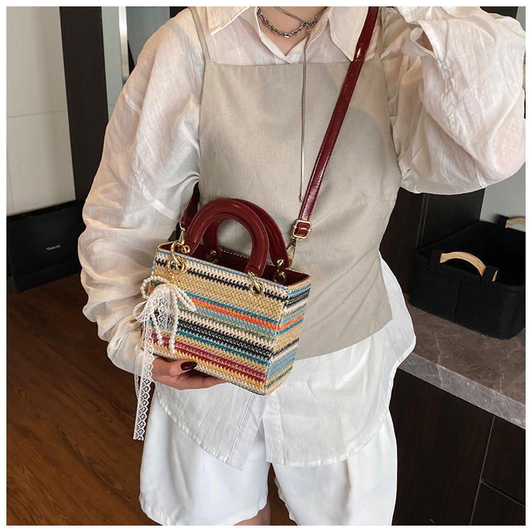 Femmes Faux Cuir Arc-En-Ciel Vêtement De Rue Paille Carré Fermeture Éclair Sac Diane display picture 5