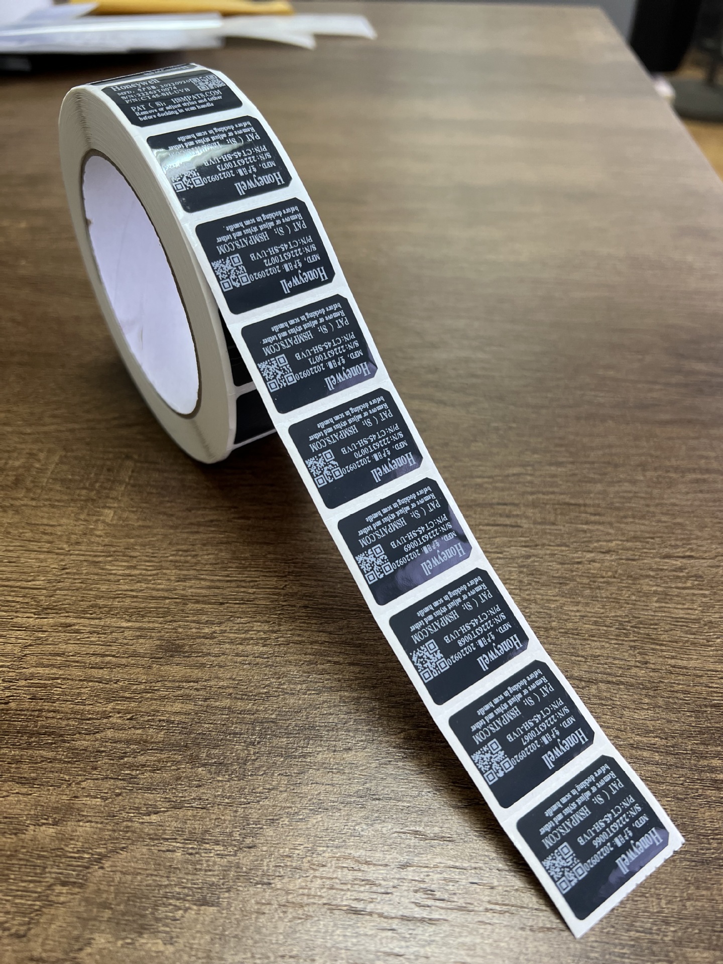 Laminated labels异形染黑色标签Dye panton No.Z-ultimate 4000T