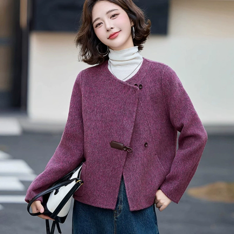 Новая короткая шерстяная верхняя одежда 2025 года для маленьких людей, весенние и осенние топы для женщин, маленькая ароматная двусторонняя шерстяная верхняя одежда ручной работы для женщин.
