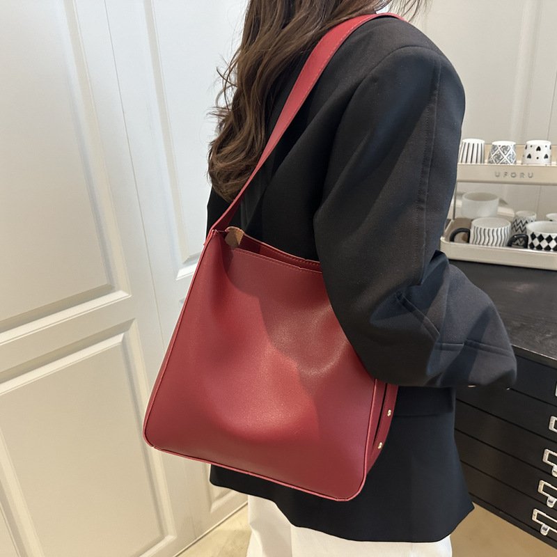 Large-Capacity Soft Leather Commuter Tote Bag 2025 Autumn and Winter New Fashion Shoulder Bag Lazy Style Fashion Crossbody Bag Large-Capacity Soft Leather Commuter Tote Bag 2025 Autumn and Winter New Fashion Shoulder Bag Lazy Style Fashion Crossbody Bag