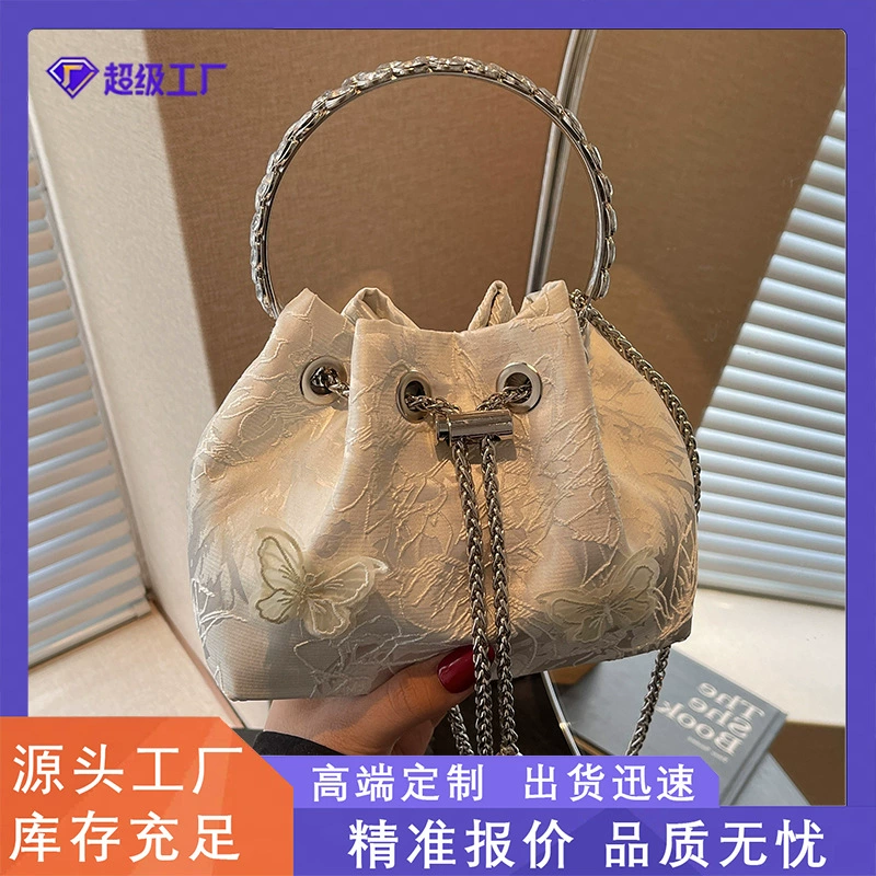 2025 новый стиль тенденции моды складки нишевые дизайн портативная женская сумка весенняя сумка на плечо