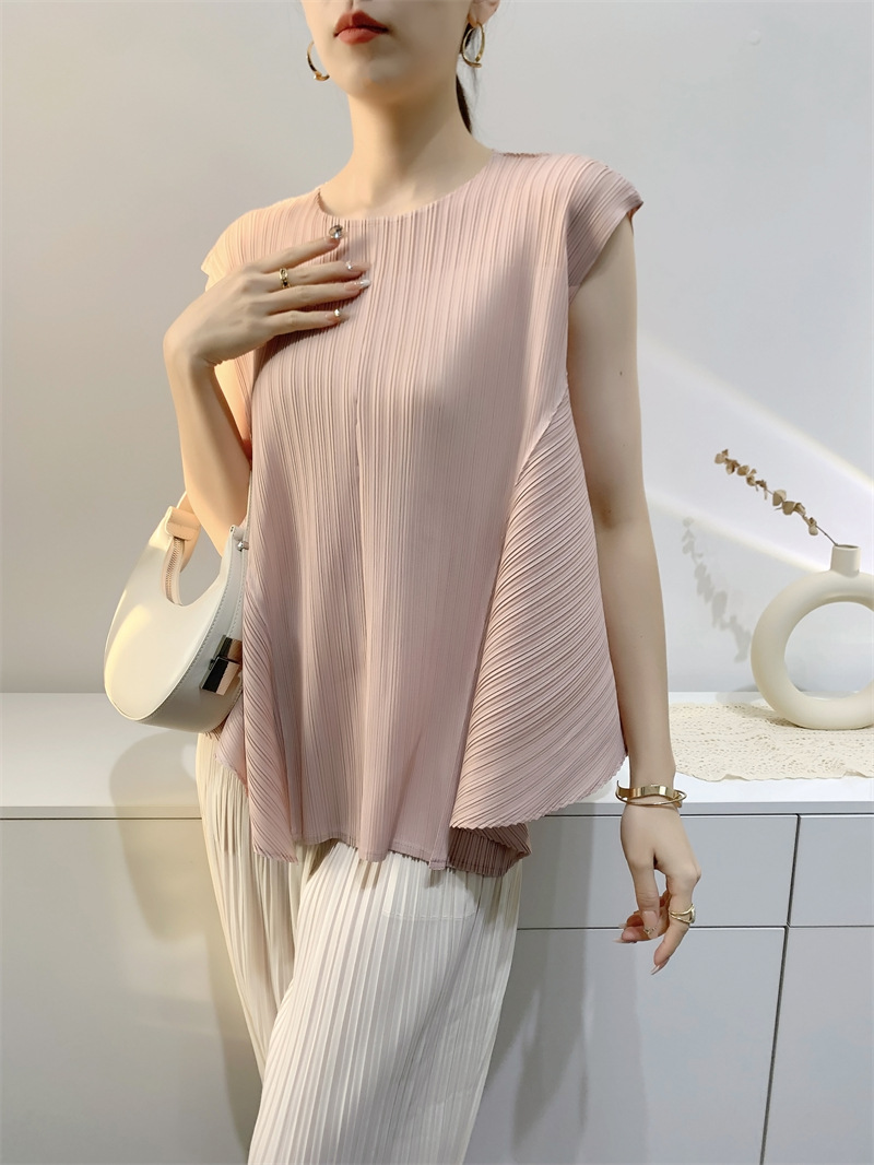 夏のtシャツの女性の不規則なしわの上着の小さい大衆の袖なしのゆったりした快適なカジュアルなkkのしわの丸首のしわの服