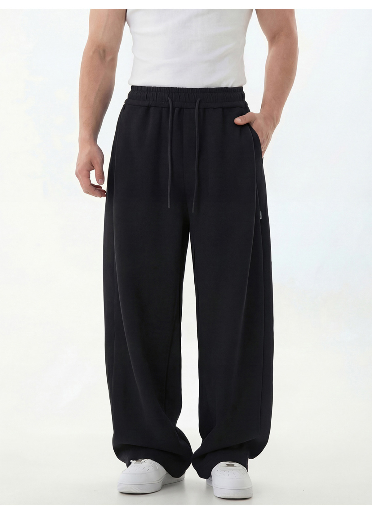 Pantalon de jogging pour homme à empiècements texturés, coutures asymétriques modernes, entrejambe basse, coupe décontractée, tombé impeccable._voghion.com