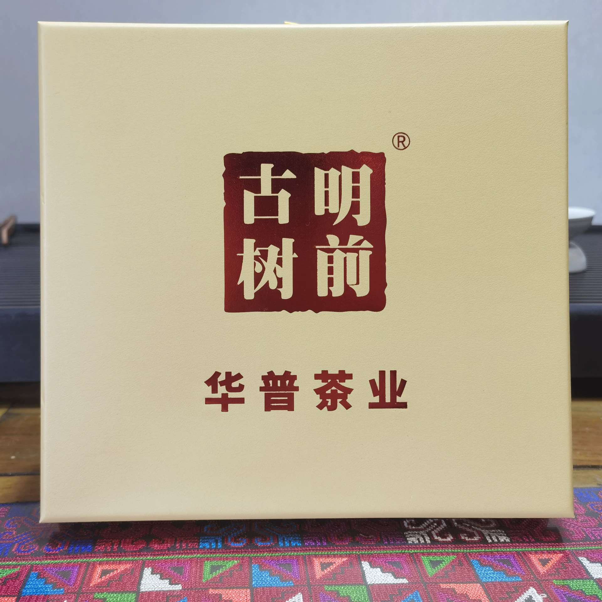 Источник чая Pu'er производитель общего чая Pu'er приготовленный чай торт подарочная коробка 357 г круглого пирога