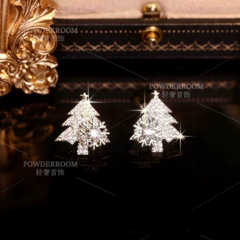 Asymmetrical Earrings, European Style for Elderly, Christmas Motifs, Lightweight 10 cm