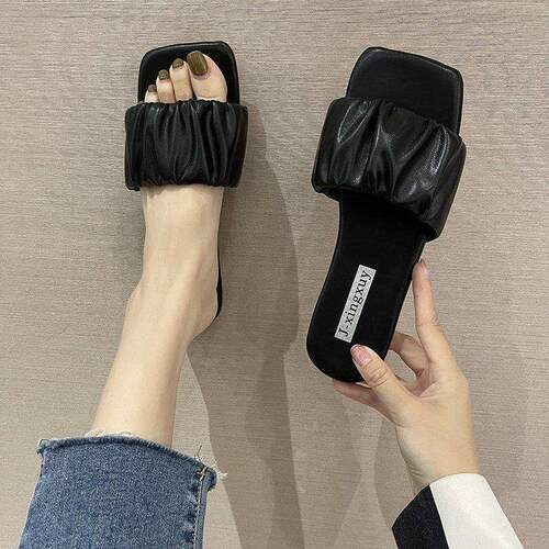Super soft slippers for women, summer fashionable all-match flat square head wrinkled sandals, net red, super hot sandals, women's shoes