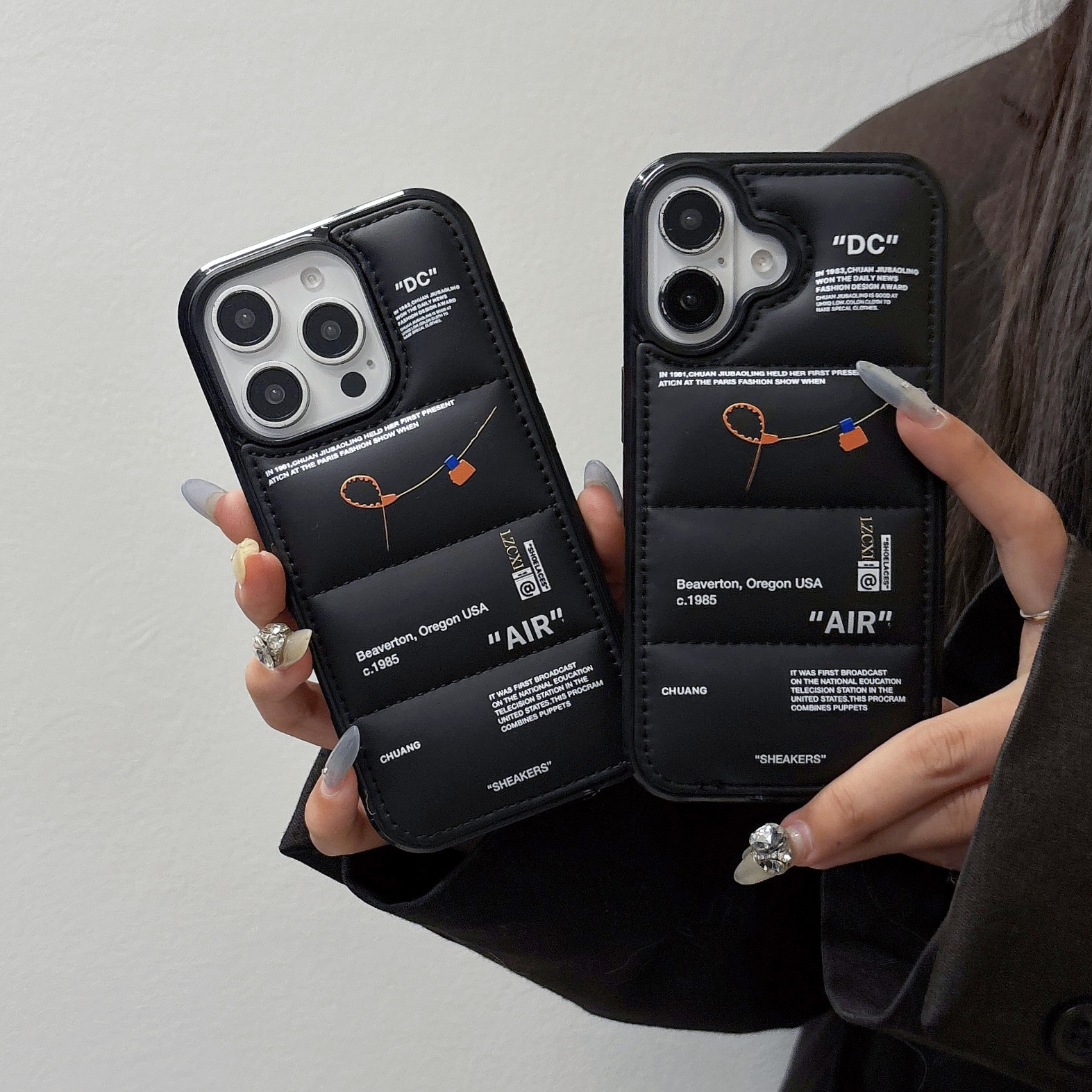 潮牌标签英文适用苹果15promax手机壳跨境外贸iPhone13情侣面包服