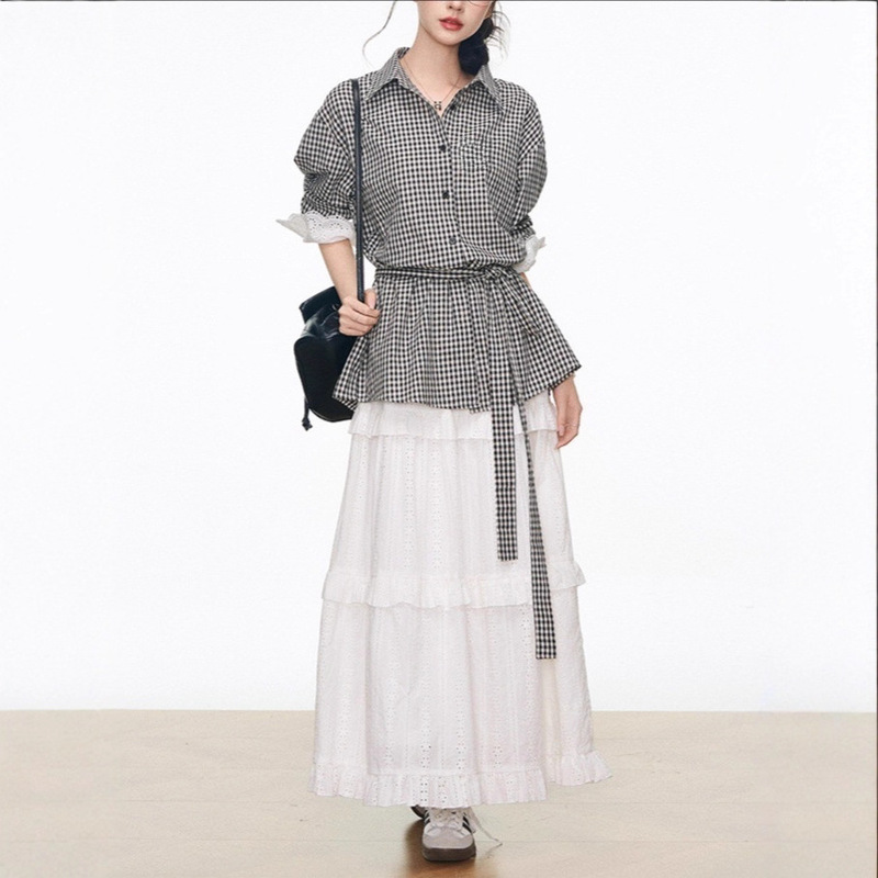 8.12新品 WESTAYONE黑色格拼接花边衬衫+白色镂空蛋糕长裙 两件套|undefined