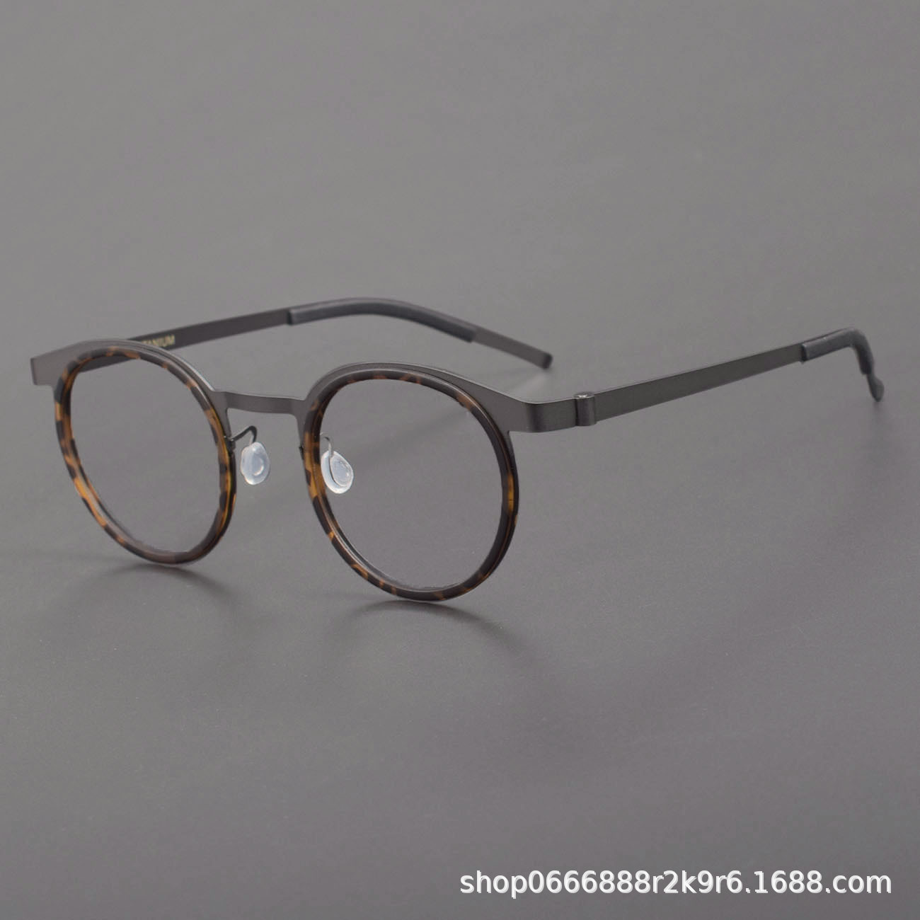 老眼鏡純チタンレトロべっこう老眼鏡メンズ多焦点見る遠近ハイビジョン中高年高級花鏡