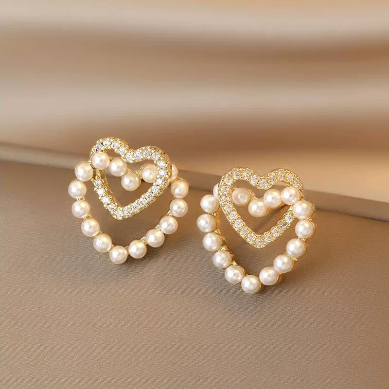 Серебряные серьги-«сердце» с жемчужной инкрустацией — европейский стиль и аромат Chanel, легкая роскошь, S925 серебро, игла