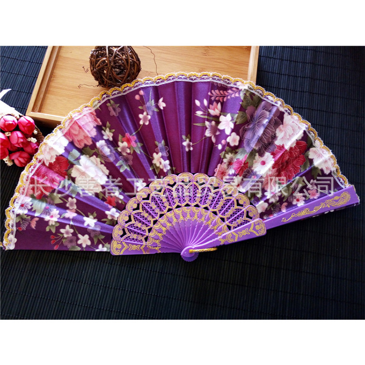 Hay en stock transfronterizo de plástico de hueso pequeño borde de encaje ventilador plegable ventilador de satén ventilador de la danza 8 colores opcionales