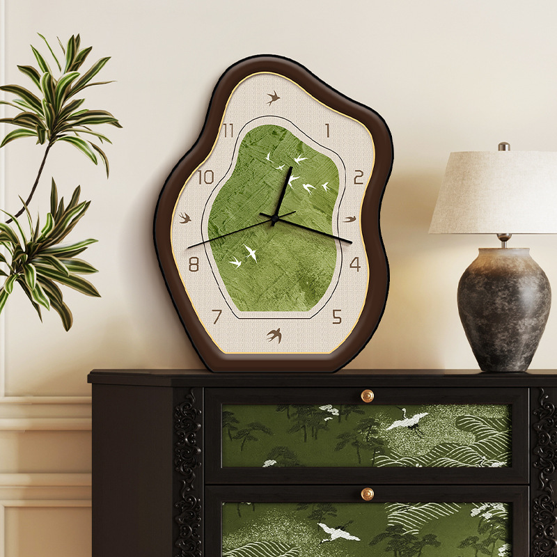 绿色风景摆台钟表装饰画客厅实用中古高级感创意静音摆放桌面时钟