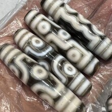 �}���׻��˴־��l��ɫ̨����ˇ�ڰ����������������ǳ��p��؈D��