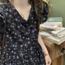 黑色小个子连衣裙子2025新款女夏季碎花茶歇法式桔梗修身森系度假