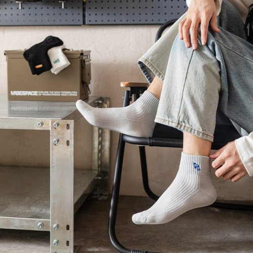 Men's Crew Socks Wholesale Cotton Socks Deodorant Moisture Absorbent Sports Basketball Socks For Men Spring And Summer Thin Short Socks