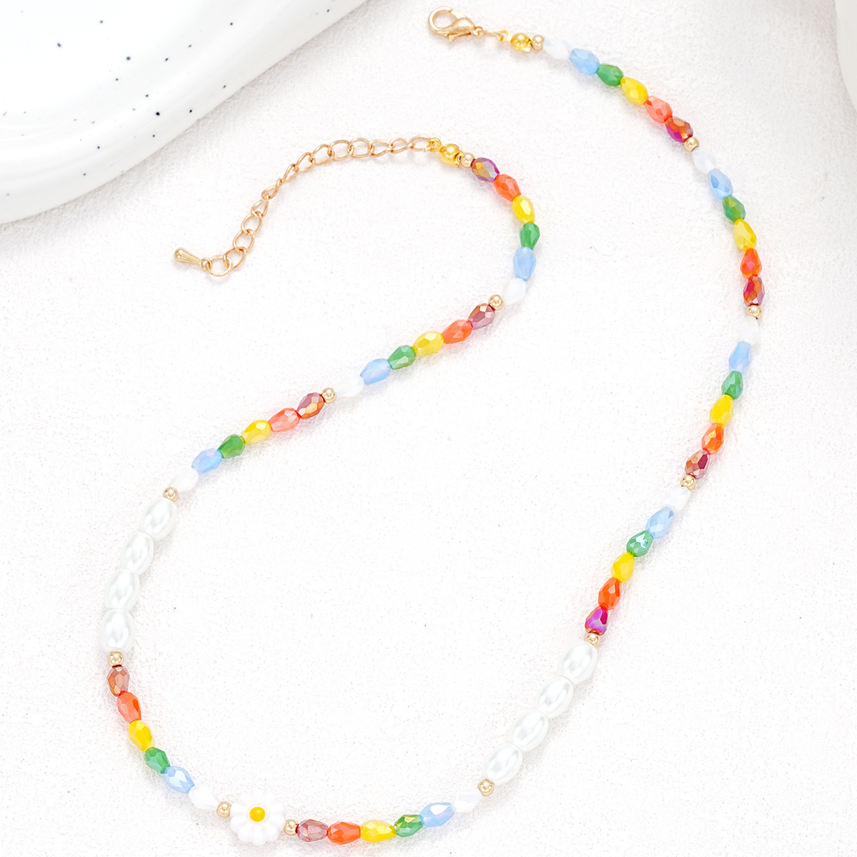 Nouveau collier de marguerite de perles de couleur dopamine, frais et mignon, design Xiaozhong d'été pour femme, chaîne de clavicule de haute qualité_voghion.com