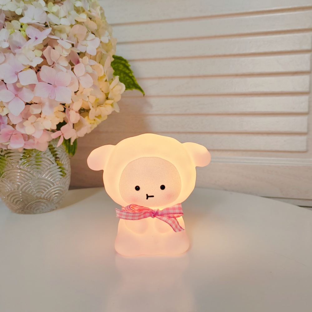 Luz de noche led creativa, lámpara de mesa pequeña de dibujos animados de celebridades de Internet, lámpara de ambiente de viento, mercado nocturno al por mayor, puestos callejeros, juguetes luminosos