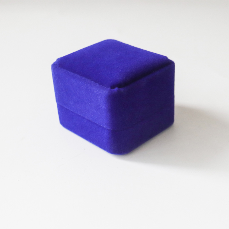 Nueva caja de papel pequeña de margarita, joyería de franela de alta gama, joyería, anillo, pendientes, caja de embalaje universal al por mayor