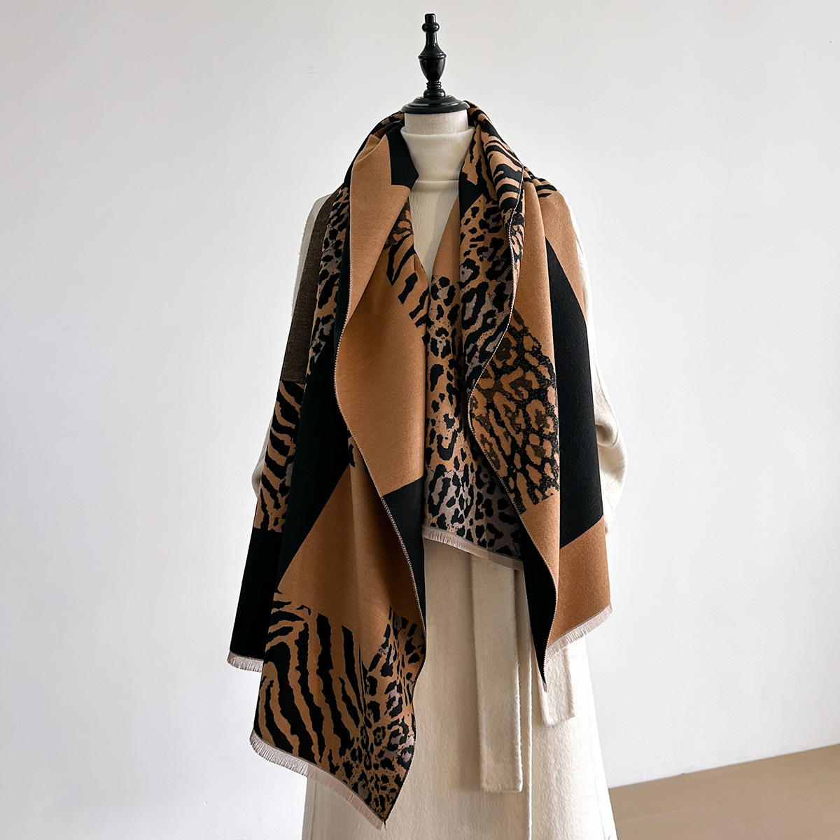 Otoño y invierno estampado de leopardo moda salvaje bufandas cálidas personalidad única dulce viento fresco damas imitación de cachemir aire acondicionado buñuelo
