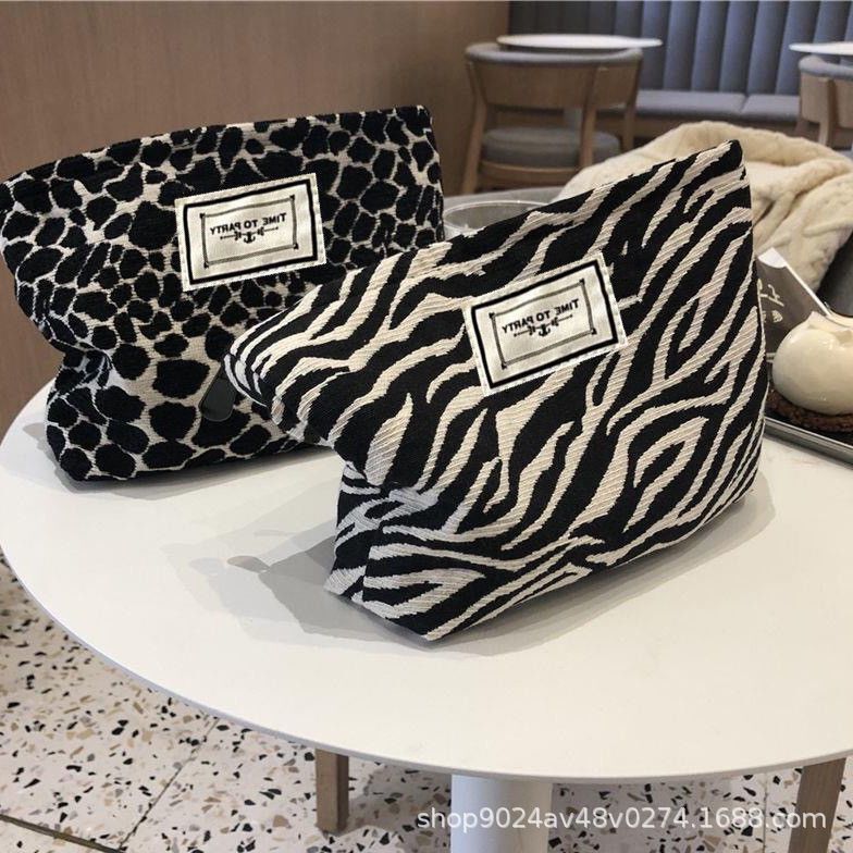 Korean Fashion Leopard Zebra Print Cosmetic Bag Wash Bag Women's Handbag Handbag Handbag Convenient Large Capacity Storage Bag Korean Fashion Leopard Zebra Print Cosmetic Bag Wash Bag Women's Handbag Handbag Handbag Convenient Large Capacity Storage Bag