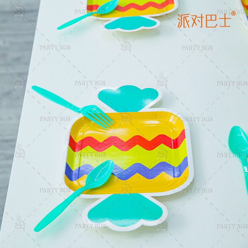 Set de vajilla desechable para fiestas, platos y cubiertos especiales, ideal para eventos