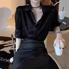 法式中袖翻领黑色缎面衬衫女夏天独特别致小衫高级感显瘦气质上衣