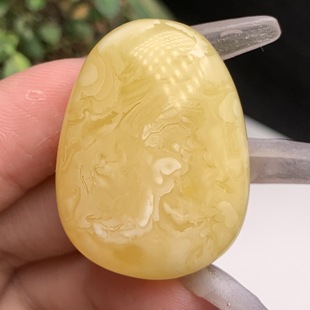 Natural beeswax Russian water drop pendant chicken yellow wax rich and full necklace ornaments play accessories wholesale