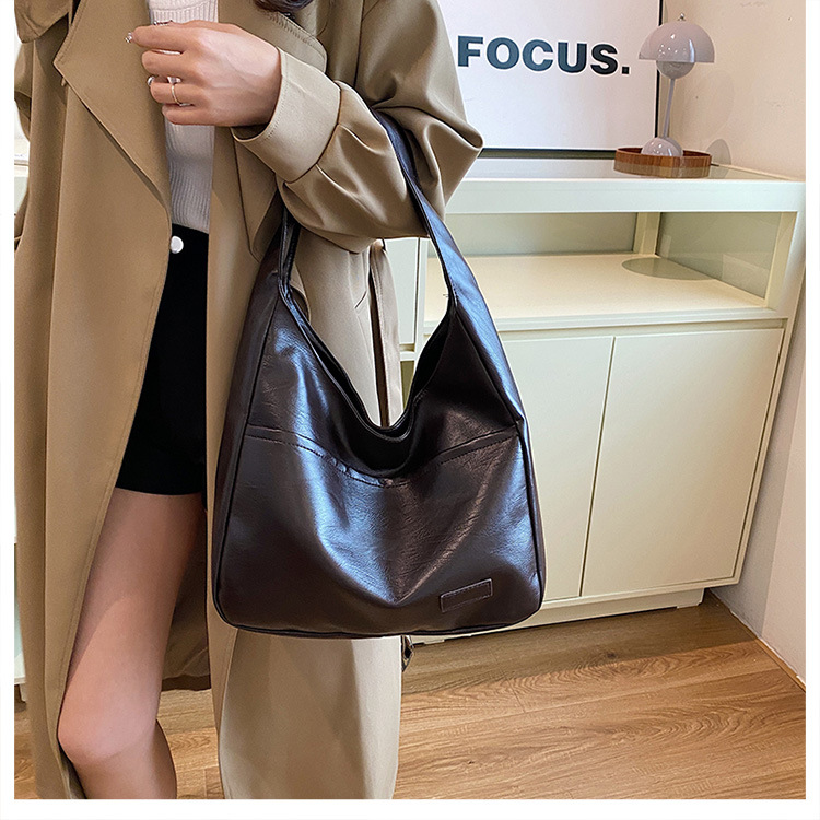 Large-capacity female 2024 new autumn and winter soft leather bucket bag, commuter tote bag, college student class single-shoulder bag undefined
